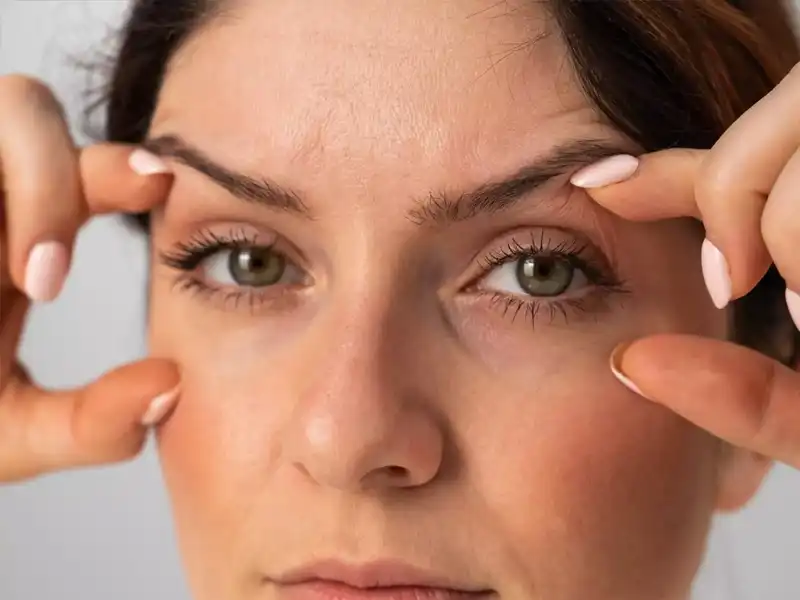 چگونه افتادگی ناگهانی پلک چشم را شناسایی کنیم؟